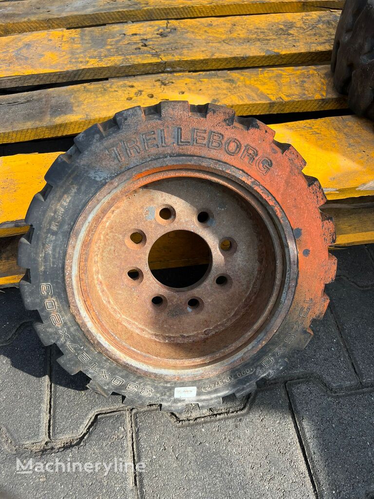pneumatika na vysokozdvižný vidlicový vozík Trelleborg 330x127x203 (13x5x8)
